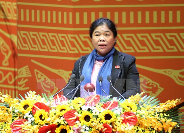 Đồng chí Sơn Thị Ánh Hồng, Phó Bí thư Tỉnh ủy, Chủ tịch Hội đồng nhân dân tỉnh Trà Vinh trình bày tham luận. (Ảnh: TTXVN)