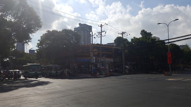 
Một góc khu tam giác vàng nhìn từ hướng công viên 23/9, ngay góc đường Phạm Ngũ Lão và Nguyễn Thái Học.
