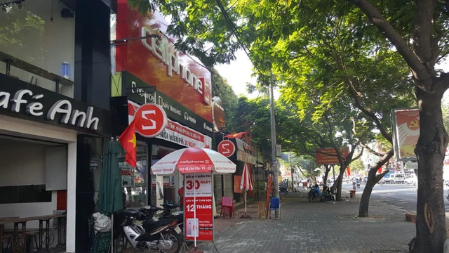 
Mặt hướng đường Nguyễn Thái Học, nơi được mệnh danh là phố tài chính do có nhiều chi nhánh ngân hàng hoạt động.
