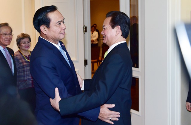
Thủ tướng Nguyễn Tấn Dũng gặp Thủ tướng Thái Lan Prayuth Chan-ocha - Ảnh: Nhật Bắc
