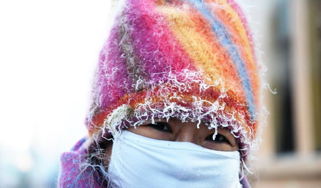 
Tóc, lông mày... người đi đường ở tỉnh Hắc Long Giang và tỉnh Liêu Ninh bị đông cứng - Ảnh: Xinhua, Reuters
