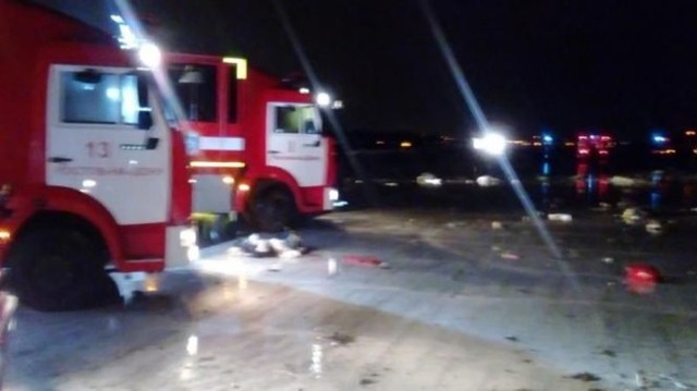 Các xe cứu hộ làm nhiệm vụ tại hiện trường vụ tai nạn - Ảnh: Bộ các tình huống khẩn cấp Nga