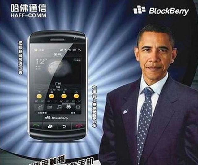 “Siêu phẩm” điện thoại “BlockBerry” của Trung Quốc, kèm hình Tổng thống Mỹ Barack Obama làm “gương mặt đại diện”.