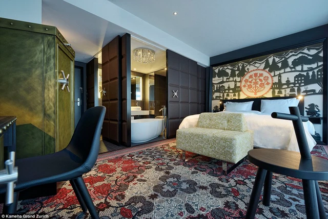 Căn phòng này được thiết kế theo phong cách của quán bar Toblerone nổi tiếng ở Thụy Sĩ.