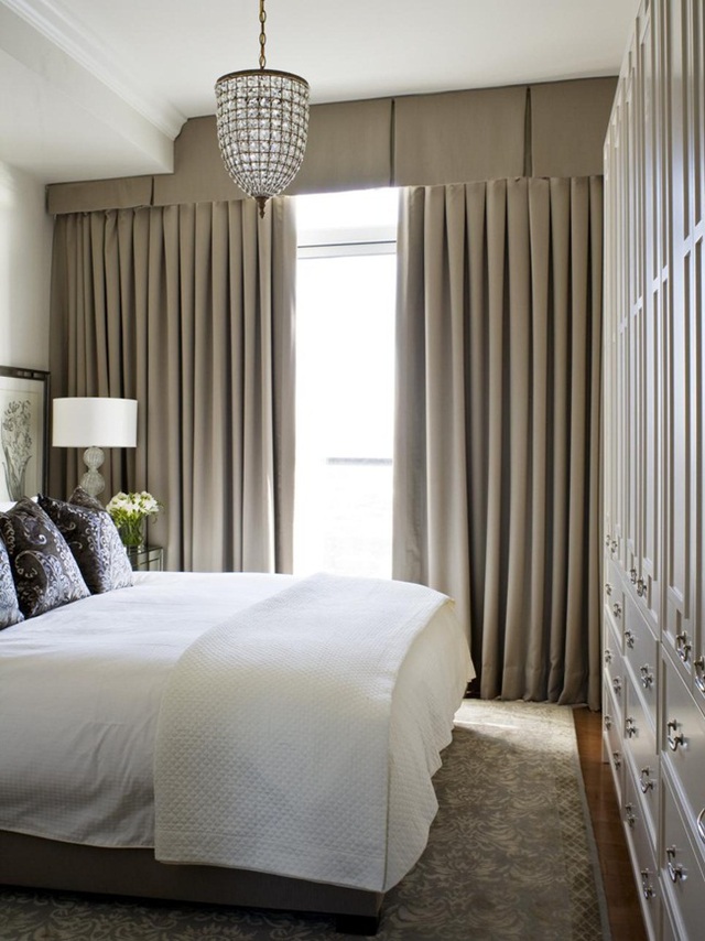 Với Phòng ngủ nhỏ nên chọn những bộ rèm cửa sáng màu, đơn giản.