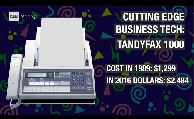 
Những năm 1980, máy fax là công cụ hiện đại trong ngành kinh doanh. Đây là chiếc Tandyfax 1000, trị giá khoảng 1.300 USD vào năm 1989, tức là khoảng 2.484 USD hiện nay.
