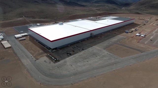 Theo tờ Reno Gazette-Journal, chỉ riêng công đoạn đầu tiên của phần mái nhà máy đã ngốn của Tesla khoảng 4,5 triệu USD.