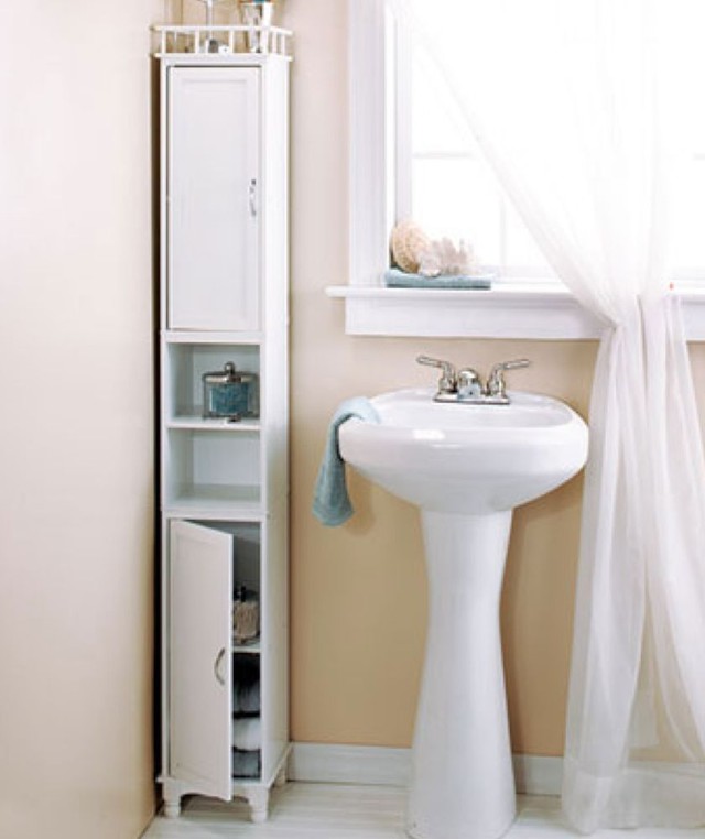 Nếu phòng tắm nhà bạn có diện tích khiêm tốn, bạn có thể tận dụng góc tường làm chỗ đặt các vật dụng, giúp không gian luôn ngăn nắp, gọn gàng.