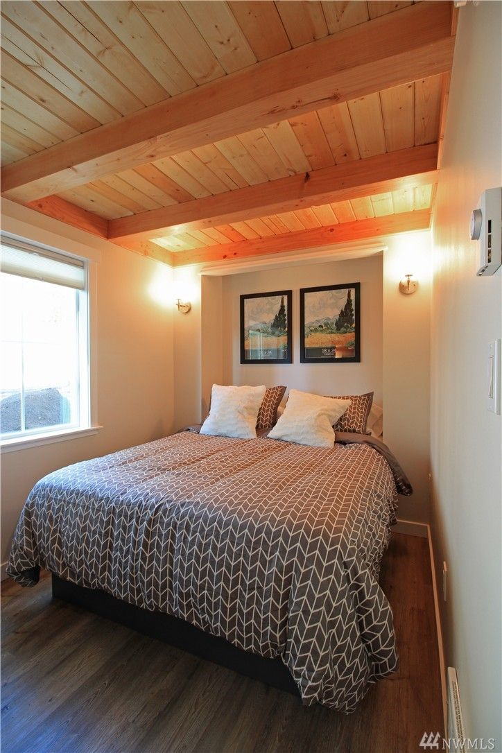 
Trần và sàn nhà đều được làm bằng chất liệu gỗ mang lại cảm giác ấm cúng.

 

