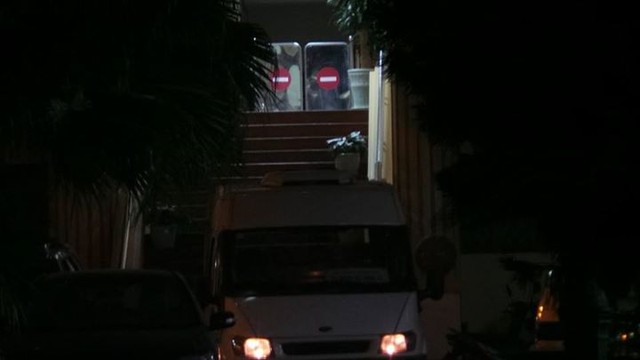 Đến 23h42, xe cứu thương chở thi thể của ông Thắng rời khỏi trụ sở Bộ GTVT (Ảnh: Thế Long)