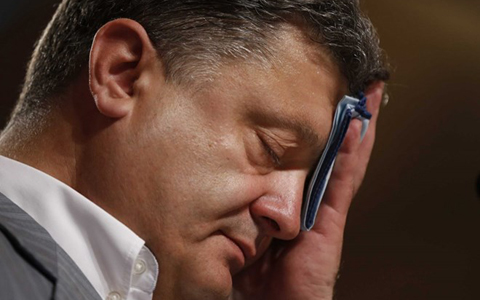 Tổng thống Ukraine Poroshenko đang hết sức mệt mỏi (ảnh: AP)