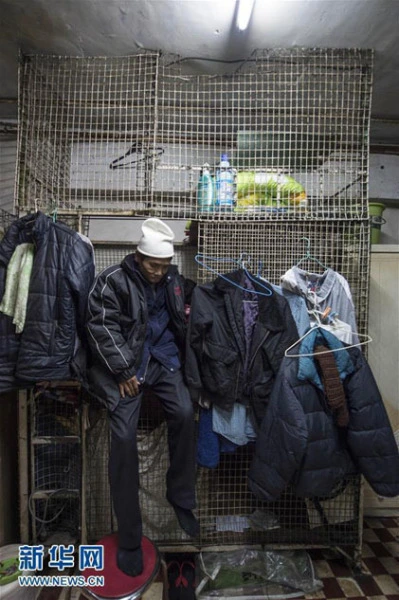 
Bà A Xiong (63 tuổi) sống trong chiếc lồng sắt rộng 4,5m2 với số tiền thuê là 200USD (khoảng 4 triệu đồng) tại Hong Kong

