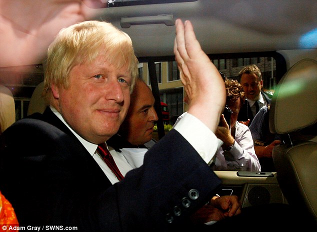 
.Cựu thị trưởng London Boris Johnson hôm 30-6 tuyên bố từ bỏ cuộc đua làm thủ tướng khiến nhiều người không khỏi sốc. Ảnh: Daily Mail.
