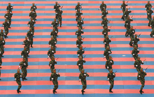 Hiện tại, 2,3 triệu người Trung Quốc đã gia nhập, phục vụ trong quân đội.