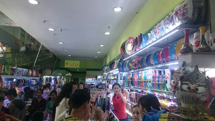 Đại diện BigC Đà Nẵng thừa nhận, nếu trả mặt bằng ngay lập tức thì việc tìm địa điểm khác để các chủ cửa hàng tiếp tục buôn bán hiện rất khó.
