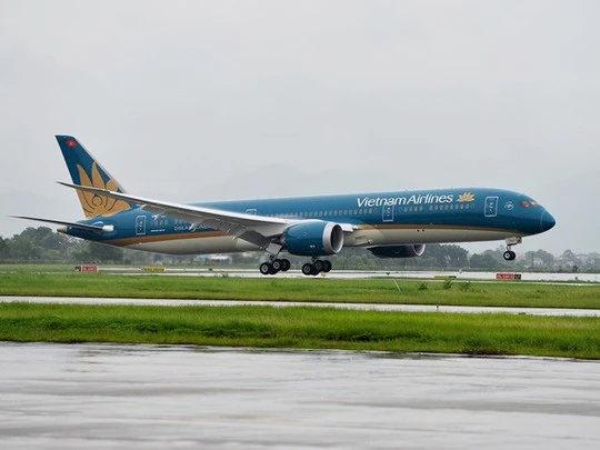 
Chiếc máy bay Boeing 787-9 Dreamliner của Vietnam Airlines hạ cánh xuống sân bay Nội Bài - Ảnh do Vietnam Airlines cung cấp
