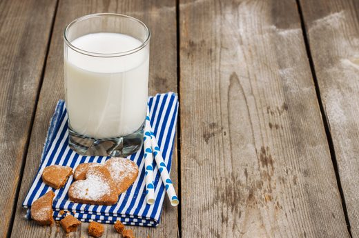 
Một nghiên cứu được công bố trên Tạp chí Menopause 2011 cho thấy, các sản phẩm sữa đậu nành có thể giúp giảm chứng mất ngủ ở phụ nữ mãn kinh.
