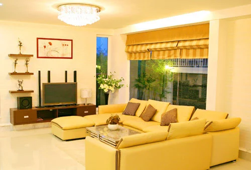 
Với bộ sofa màu vàng chanh thế này cũng đủ để làm cho phòng khách nhà bạn rạng rỡ hơn bao giờ hết.
