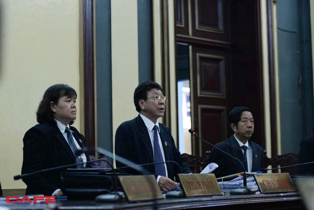 
Thẩm phán chủ tọa phiên tòa là ông Phạm Lương Toản, Chánh tòa Hình sự TAND TP.HCM.

