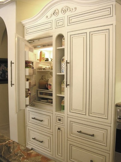 Những chi tiết phức tạp và thiết kế đối xứng nhiều ô không ai có thể nhận ra bên trong lại là tủ lạnh.