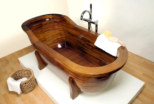 Bồn tắm gỗ cũng có đủ kiểu dáng và phong cách từ góc cạnh đến ô-van…