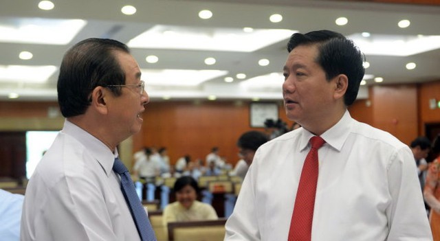 
Bí thư Thành ủy Đinh La Thăng và ông Huỳnh Thành Lập tại kỳ họp thứ nhất HĐND TP.HCM - Ảnh: Tự Trung
