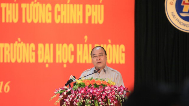Thủ tướng Nguyễn Xuân Phúc phát biểu tại buổi gặp gỡ, nói chuyện với cán bộ, giảng viên và sinh viên Trường ĐH Hải Phòng - Ảnh: Tiến Thắng