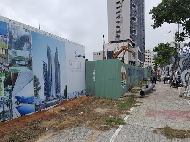 
Dự án Ánh Dương - Soleil Đà Nẵng đang được triển khai tổ hợp của 3 khối chung cư cao 47 tầng với khoảng 1.000 căn hộ cao cấp và 1 khối khách sạn và căn hộ khách sạn cao 58 tầng.
