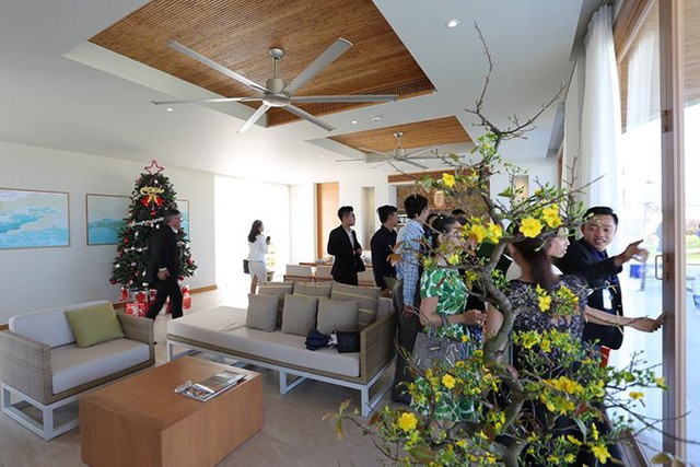 Quan khách, nhà đầu tư thăm biệt thự nghỉ dưỡng FLC Villa Quy Nhơn.