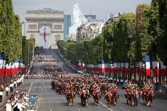 
Diễu hành ở Pháp ngày Quốc khánh 2015 (Ảnh: Internet)
