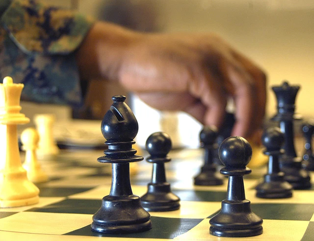 Bạn có thể rèn luyện não bộ bằng cách chơi cờ.