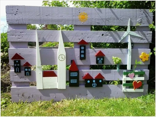 Bạn cũng có thể trang trí tường rào nhà mình với các hình trang trí ngộ nghĩnh.