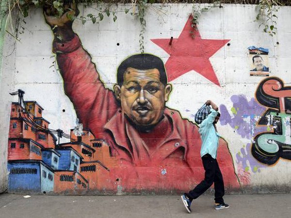 Hugo Chavez: Người dân khóc thương, đối thủ chờ đợi