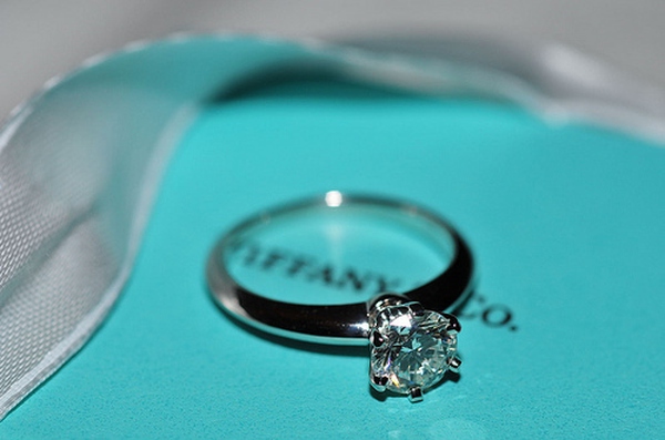 Khi siêu thị tạp hóa bán nhẫn kim cương xa xỉ Tiffany 