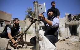 Quân nổi dậy Syria dùng iPad để xác định góc độ sử dụng súng cối 