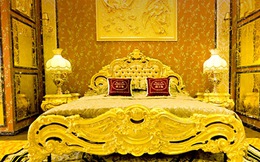 Mốt chơi giường ghế dát vàng ở Sài Gòn