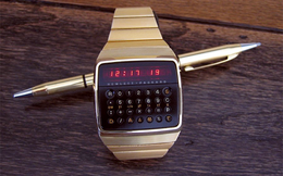 Chiếc đồng hồ đầu tiên có chức năng tính toán, giá 14.500 USD